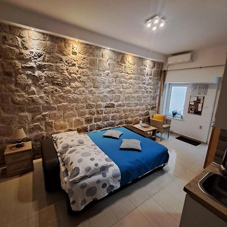 Studio Apartment Legcevic Kaštela Eksteriør bilde
