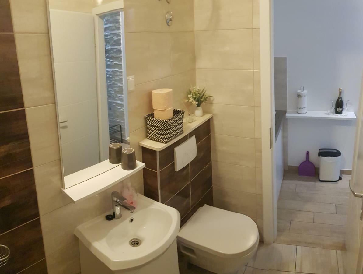 Studio Apartment Legcevic Kaštela Eksteriør bilde