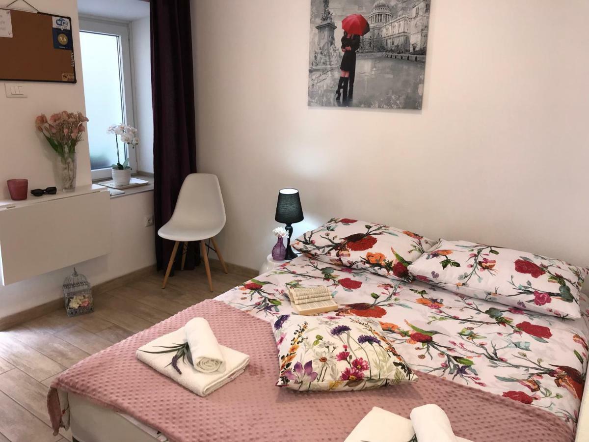 Studio Apartment Legcevic Kaštela Eksteriør bilde