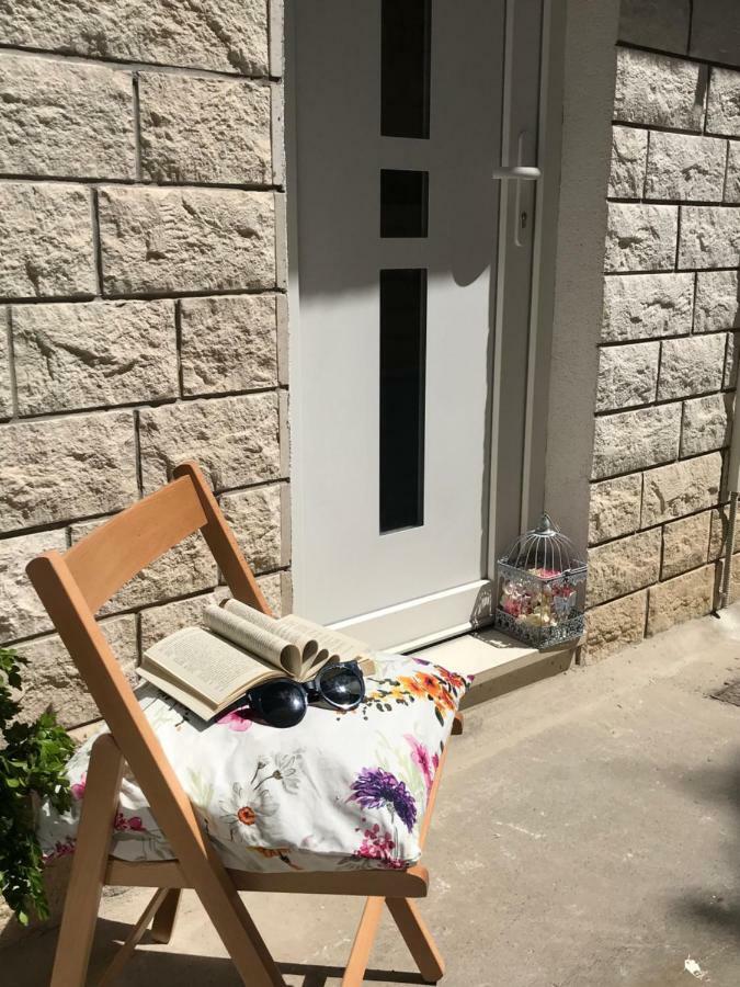 Studio Apartment Legcevic Kaštela Eksteriør bilde