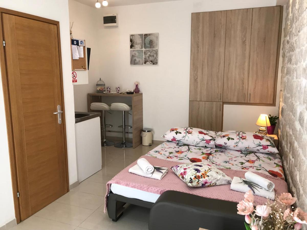 Studio Apartment Legcevic Kaštela Eksteriør bilde