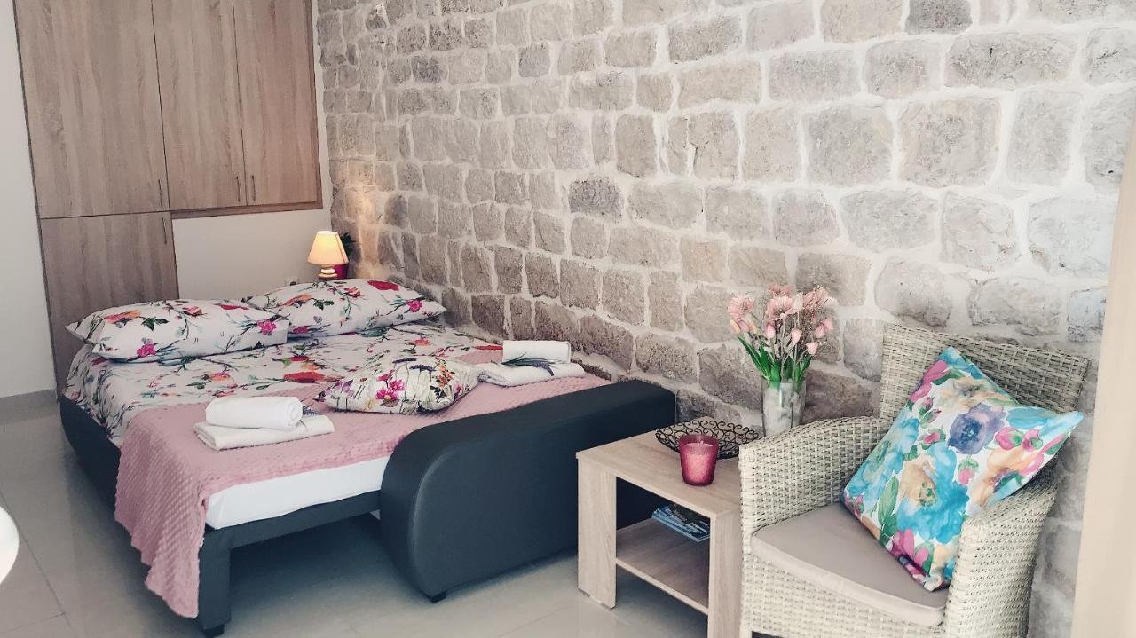 Studio Apartment Legcevic Kaštela Eksteriør bilde